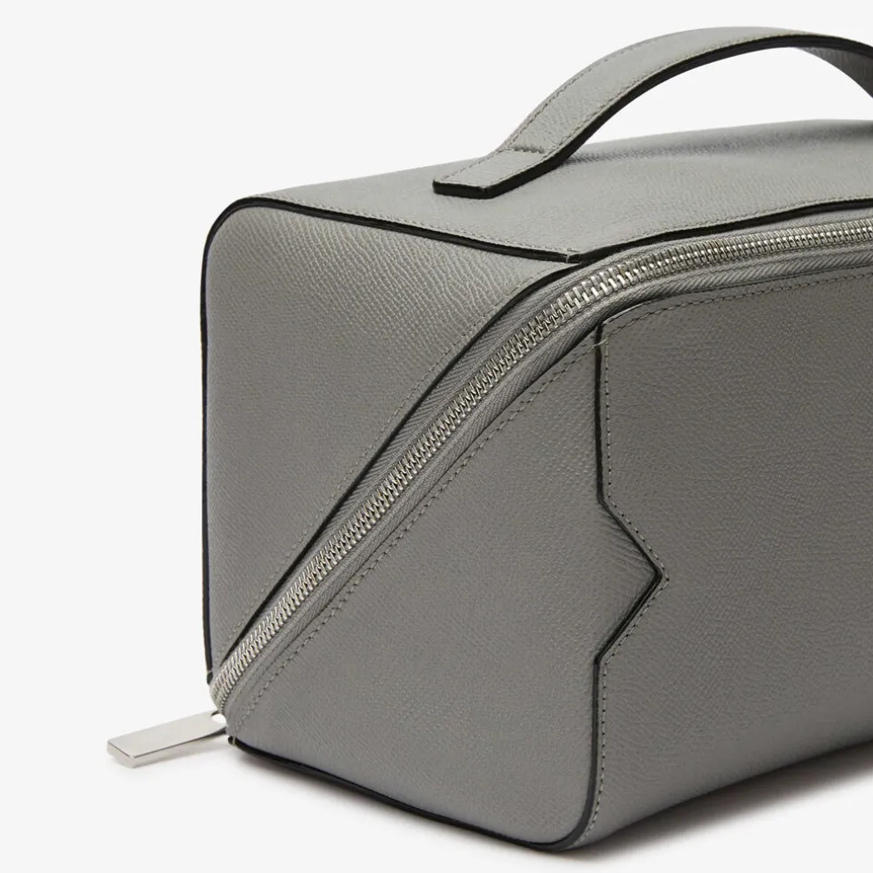 V-line Wash Bag
