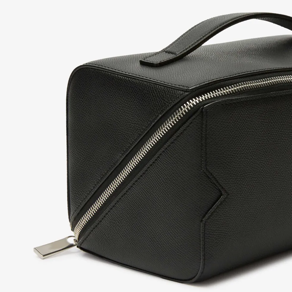 V-line Wash Bag